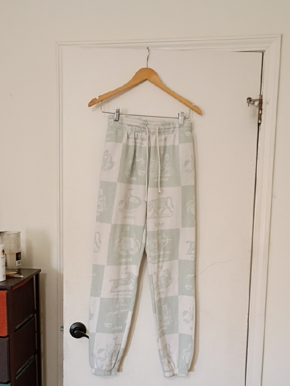 Out From Under Horoscope Zodiac Sweatpants S